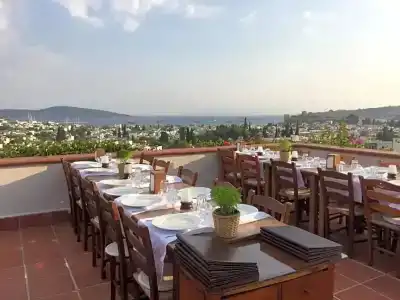 El Vino & Suites - 20