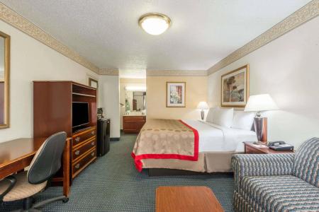Ramada by Wyndham - 3