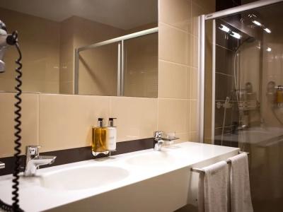 Grape Town -, Spa, Sport, Bowling, Squash, Restaurant - 9