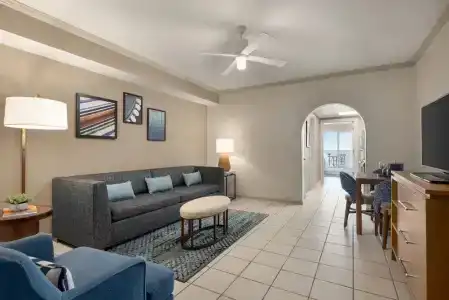 Holiday Inn & Suites, An Ihg - 130