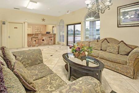 Super 8 by Wyndham Dallas East - 8