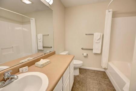 Grand Crowne by Capital Vacations - 7