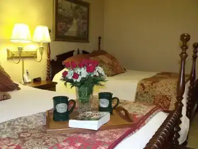 Hemlock Inn - 21