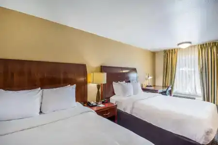 Clarion Inn & Suites Central Beach - 7