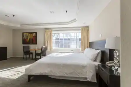 Wilshire Crest - 17