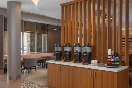 SpringHill Suites by Marriott Downtown/Cameron Harbor - 10