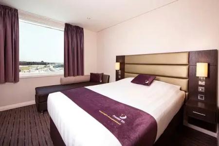 Premier Inn Airport - 24