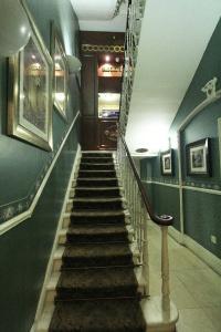 Opulence Boutique and Spa - 12