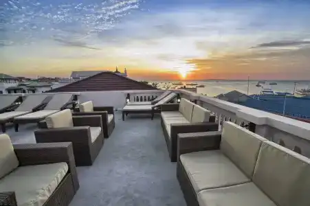 Best Western Plus - 10