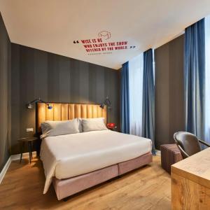 The Modernist - 32
