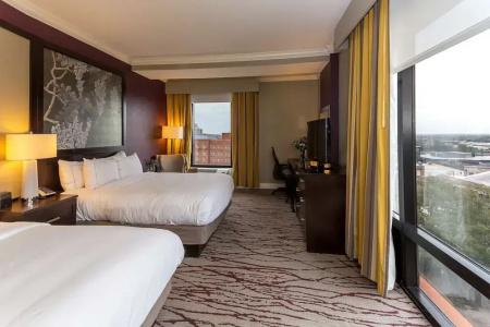 DoubleTree by Hilton Historic Savannah - 33