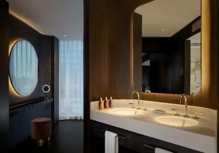 The Westminster London, Curio Collection by Hilton - 86