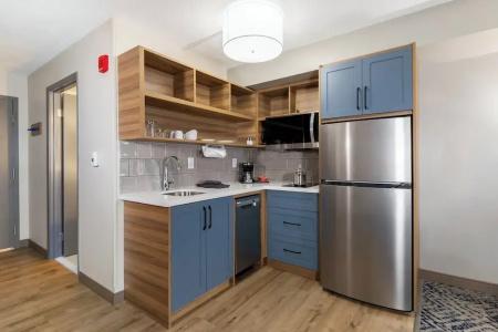 Holiday Inn & Suites, an IHG - 39