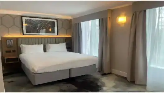 London Chigwell Prince Regent, BW Signature Collection - 60