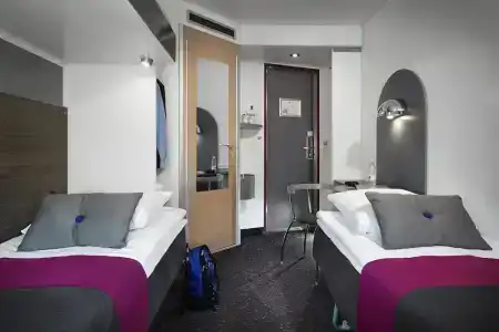Cabinn Express - 19
