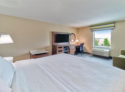 Hampton Inn Midtown-Aksarben - 40