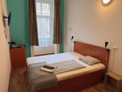 Omega Guesthouse Budapest - 46