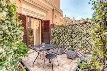 Roman Terrace - 11