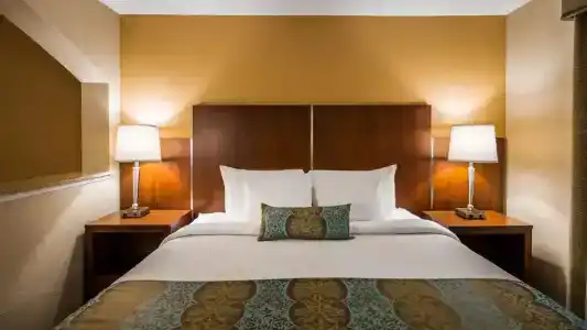 Best Western Airport Inn & Suites - 41
