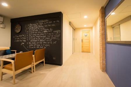 Lazy Sunday hostel - 12
