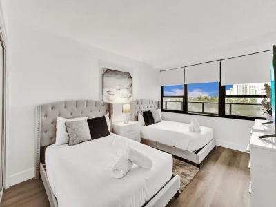 The Alexander All Suites - 252
