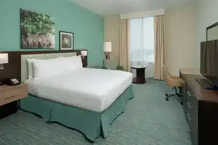 DoubleTree by Hilton Miami Doral - 36