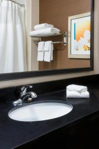 Fairfield Inn & Suites - 6