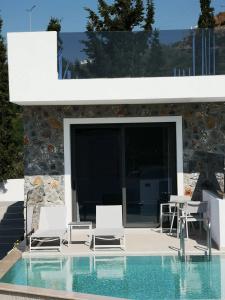 Zoes & Suites - 113