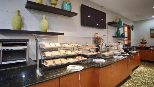 Best Western Plus Atlantic Beach Resort - 13