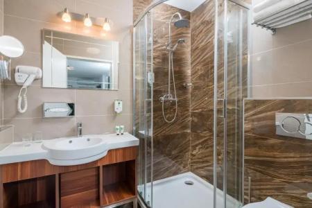 Best Western Plus Celebrity Suites - 99