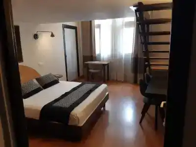 Hôtel Des Arts, Artisanal et Indépendant - 35