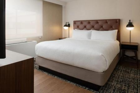 Four Points by Sheraton & Conference Center - 3