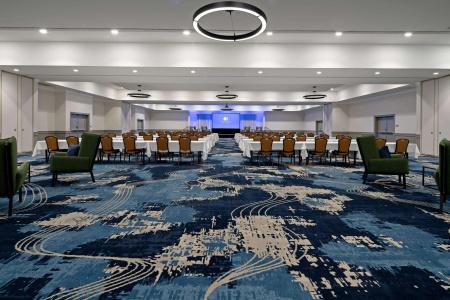 DoubleTree by Hilton - 14