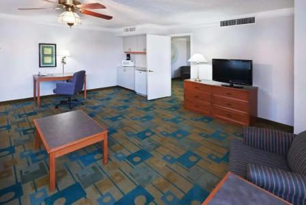 La Quinta Inn by Wyndham Austin Oltorf - 42