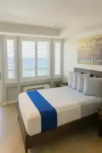 Georgian Inn Beach Club - 20