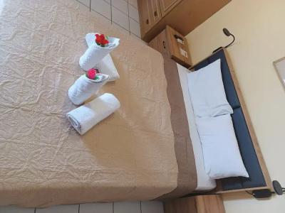 Evelina Pension! - 203