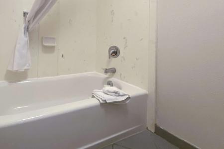Quality Inn - Hwy 76 Central - 52