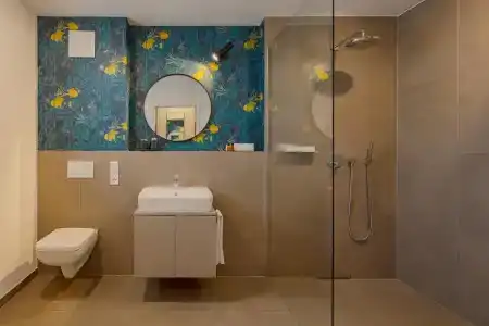 DD Suites Serviced - 124