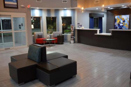 Best Western Plus Airport Inn & Suites - 1