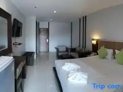 April Suites - 108