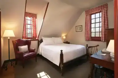Colonial Houses - A Colonial - 30
