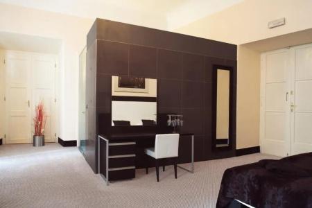Old Town Square Residence by Emblem - 46