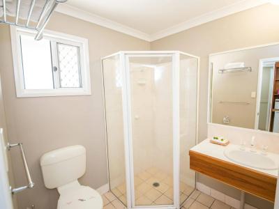 Cosmopolitan & Serviced Apartments - 7