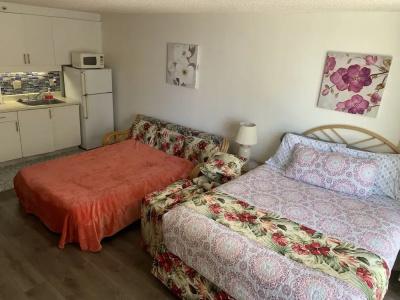 Tropical Studios At Marine Surf Waikiki - Free Parking - Best Location - Full Kitchen - Swimming Pool - 128