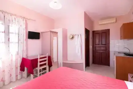 Mandilaria Studios - 100
