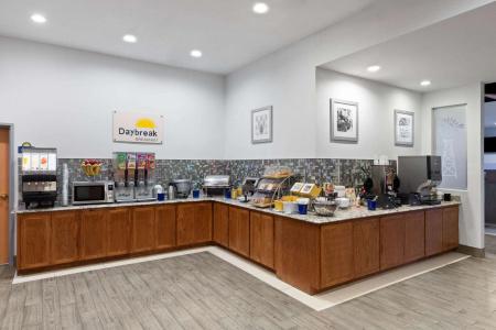 Days Inn & Suites by Wyndham Medical Center - 15