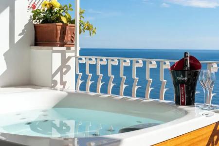 Eden Roc Suites - 332
