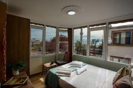 Sofia Corner - 104