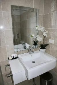 Mariners Court - 51