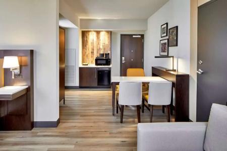 Embassy Suites by Hilton Nashville - 97